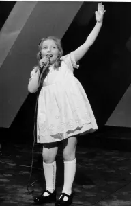 Images Dated 2nd March 1977: Lena Zavaroni Pop Singer aged 9 years old msi