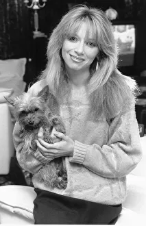 Mirror/0100to0199 00122/lena zavaroni pop singer announcing showbusiness Mirror/0100to0199 00122/lena zavaroni pop singer announcing showbusiness