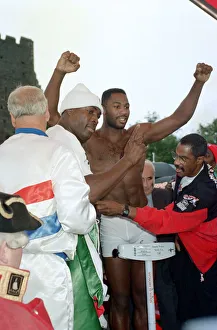 Images Dated 30th September 1993: Lennox Lewis vs. Frank Bruno at the National Stadium, Cardiff Arms Park