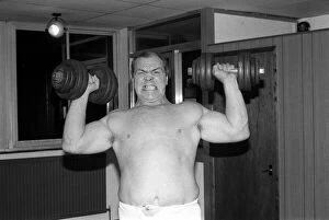 Lenny McLean unofficail boxing champion in training msi A©Mirrorpix