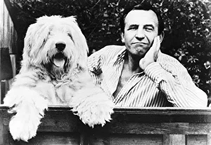 Leonard Rossiter with Boot the dog of daily mirrorman Ray Weaver March 1979 Leonard Rossiter with Boot the dog of daily mirrorman Ray Weaver March 1979