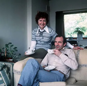 Leonard Rossiter Comic Actor relaxes at home with his wife Gillian June 1978 Leonard Rossiter Comic Actor relaxes at home with his wife Gillian June 1978