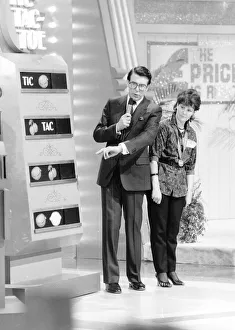 Leslie Crowther TV presenter of The Price Is Right 1986 A©mirrorpix Leslie Crowther TV presenter of The Price Is Right 1986 A©mirrorpix