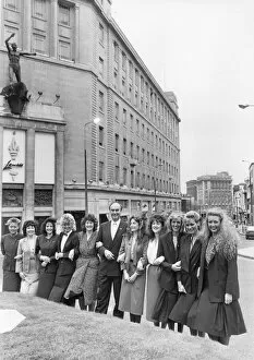 Images Dated 9th May 1988: Lewiss store manager David Cameron with some of the sales assistants on the day that