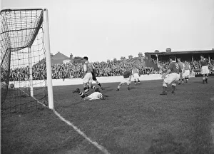 Goal Gallery: Leyton Orient v Coventry City Division Three. 28th August 1952