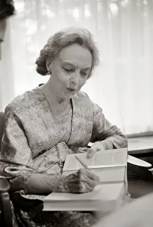 Lillian Gish at the Grosvenor House Hotel giving autograph August 1969 Lillian Gish at the Grosvenor House Hotel giving autograph August 1969