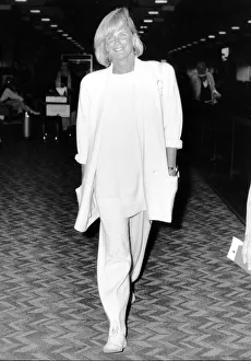 Images Dated 30th October 1990: Linda Evans American Actress walking through the departure lounge at Heathrow Airport