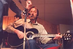 Images Dated 28th April 1995: Lindisfarne rehearsing. 28 / 04 / 95. Alan Hull pictured