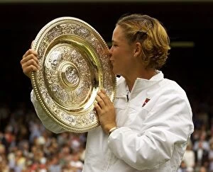 Images Dated 4th July 1999: Lindsay Davenport of the U.S. July 1999 holding and kissing the trophy after