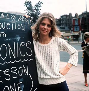 Lindsay Wagner actress as the Bionic Woman - June 1976 dbase msi Lindsay Wagner actress as the Bionic Woman - June 1976 dbase msi