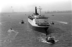 The liner QE2 departs from Southampton to take British soldiers off to war in The liner QE2 departs from Southampton to take British soldiers off to war in