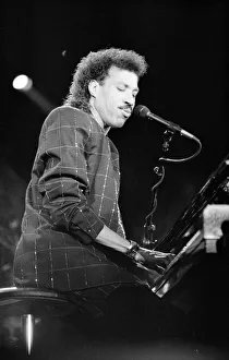 Lionel Ritchie May 1987 Performing in Concert on stage Singer singing playing Lionel Ritchie May 1987 Performing in Concert on stage Singer singing playing