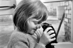 Little girl holding a rat. November 1969 Z10521-003 Little girl holding a rat. November 1969 Z10521-003
