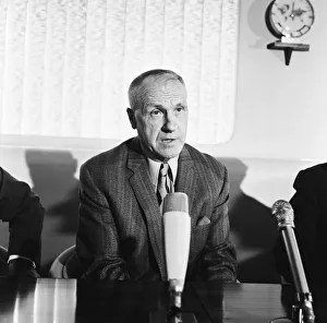 Liverpool manager Bill Shankly announces his retirement Liverpool manager Bill Shankly announces his retirement