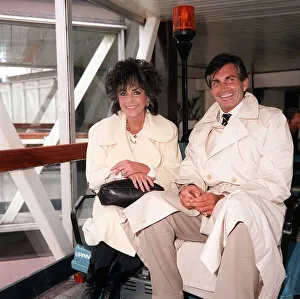Images Dated 27th August 1986: Liz Taylor actress and George Hamilton actor at London airport, August 1986