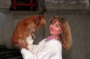 LIZA GODDARD AND NEW DOG AT WATERLOO STATION 14 / 11 / 1990