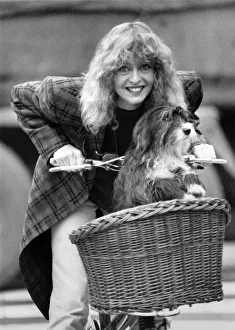 Liza Goddard with Pippin the dog. November 1989 P000671 Liza Goddard with Pippin the dog. November 1989 P000671