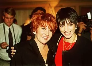 Images Dated 30th October 1991: Liza Minnelli with her sister Lorna