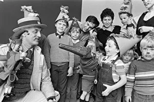 Images Dated 23rd June 1985: Local author Ron Maris with some of the children aged between three and 16