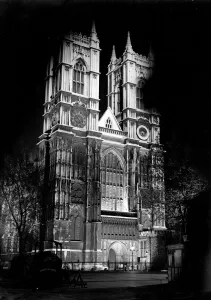 Core13 Gallery: London by night Front of Westminster Abbey 1951