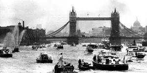 London Views Thames River June 1977 25th Jubilee Year The royal yacht London Views Thames River June 1977 25th Jubilee Year The royal yacht