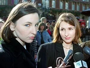 Images Dated 19th February 1998: Lucy Rock interviewing actress February 1998 Helen Baxendale