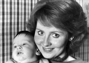 Images Dated 5th September 1977: Lulu: Singer Lulu pictured with her 12 week old baby Jordan. September 1977 P035547