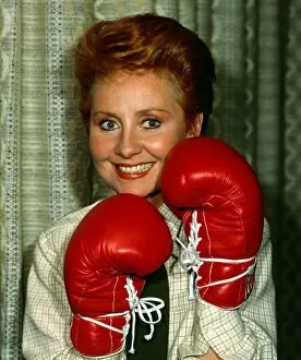 Images Dated 1st February 1982: Lulu wearing boxing gloves February 1982