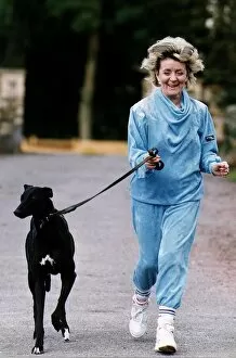 Images Dated 28th September 1992: Lynne Perrie Actress stars in Coronation Street takes her greyhound dog around the park