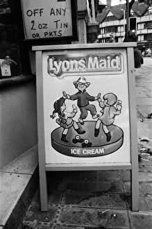 Images Dated 14th October 1976: Lyons Maid poster. 14th October 1976