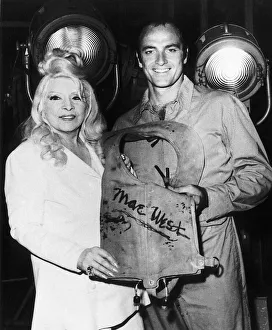 Mae West/Film Actress with Kevin Dobson - April 1976 Dbase MSI Mae West/Film Actress with Kevin Dobson - April 1976 Dbase MSI
