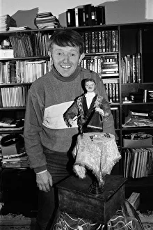 00916 Gallery: Magician Paul Daniels. 1985