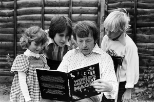 Magician Paul Daniels doing tricks for the children - Martin (15), Lucy (6) and Nicky (9) Magician Paul Daniels doing tricks for the children - Martin (15), Lucy (6) and Nicky (9)