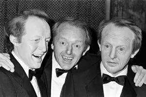 Images Dated 21st February 1987: Magician Paul Daniels pictured with his waxwork. 21st February 1987