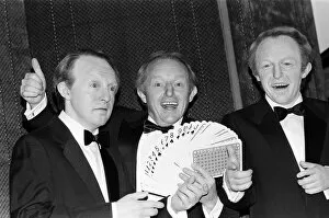 Images Dated 21st February 1987: Magician Paul Daniels pictured with his waxwork. 21st February 1987
