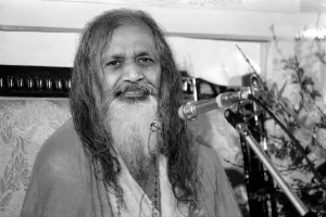Maharishi is back in Town. March 1975 75-01534-003 Maharishi Mahesh Yogi - founder of Maharishi is back in Town. March 1975 75-01534-003 Maharishi Mahesh Yogi - founder of