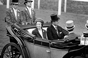 Images Dated 4th June 1977: Her majesty Queen Elizabeth II and Prince Philip, Duke of Edinburgh in their carriage at