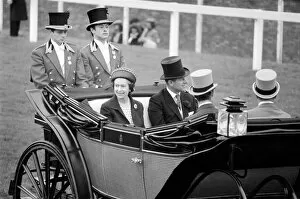 Images Dated 4th June 1977: Her majesty Queen Elizabeth II and Prince Philip, Duke of Edinburgh in their carriage at
