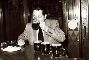 Images Dated 8th February 1979: Man in pub drinking several pints of beer which are lined up on the bar ready