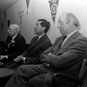 Images Dated 5th July 1971: Manchester United manager Frank O Farrell meets the press with Matt Busby