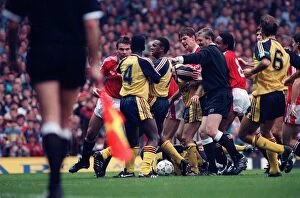 Manchester United players clash with Arsenal on pitch 20 / 10 / 90