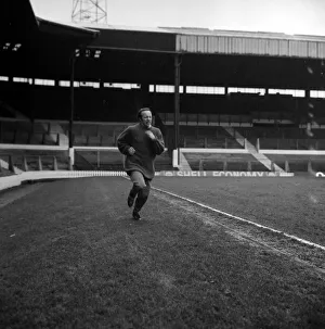 Manchester United players Nobby Stiles during a training session before the upcoming Manchester United players Nobby Stiles during a training session before the upcoming