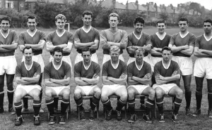 Manchester United pose for a team group photograph circa 1959 Left to Right - Back Manchester United pose for a team group photograph circa 1959 Left to Right - Back