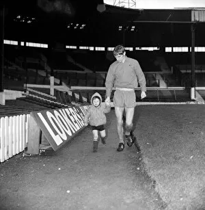 Core61 Gallery: Manchester United Training - Paul Edwards with his 2 year old son David December