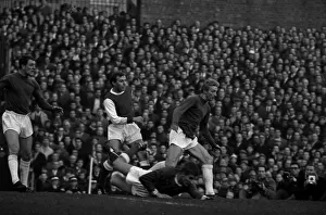 00229 Gallery: Manchester United v Arsenal 1964. 28th November 1964