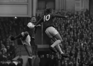 00229 Gallery: Manchester United v Arsenal. 28th November 1964