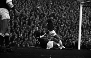00229 Gallery: Manchester United v Arsenal football match. 28th November 1964