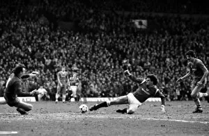 Images Dated 2nd March 1985: Manchester United v. Everton. March 1985 MF20-09-103 The final score was a one all