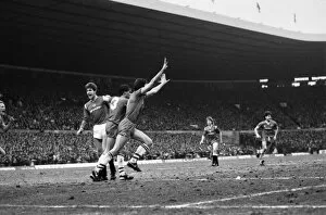 Images Dated 2nd March 1985: Manchester United v. Everton. March 1985 MF20-09-001 The final score was a one all