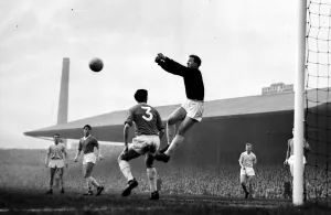 Core61 Gallery: Manchester United versus Manchester City-Gregg clears from City'